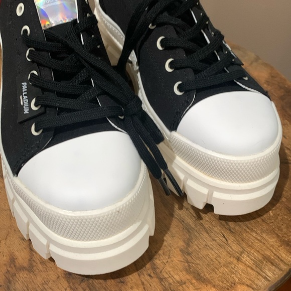 Palladium - Free People - ‘Revolt LO TX’ Boots - Slightly Imperfect - Picture 4 of 6